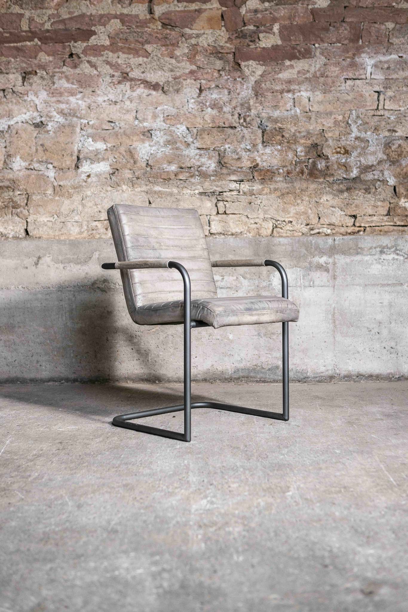Freischwinger „Sinatra“ aus echtem Büffelleder in Grau, Industrial Design