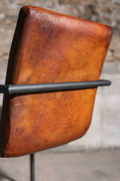 Eleganter Freischwinger Stuhl SINATRA ohne Armlehne aus Leder in Cognac