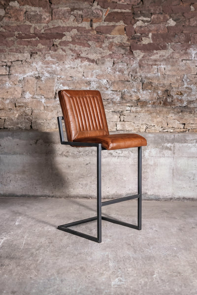 Barhocker „Cadi“ aus Leder in Cognac, Vorderansicht