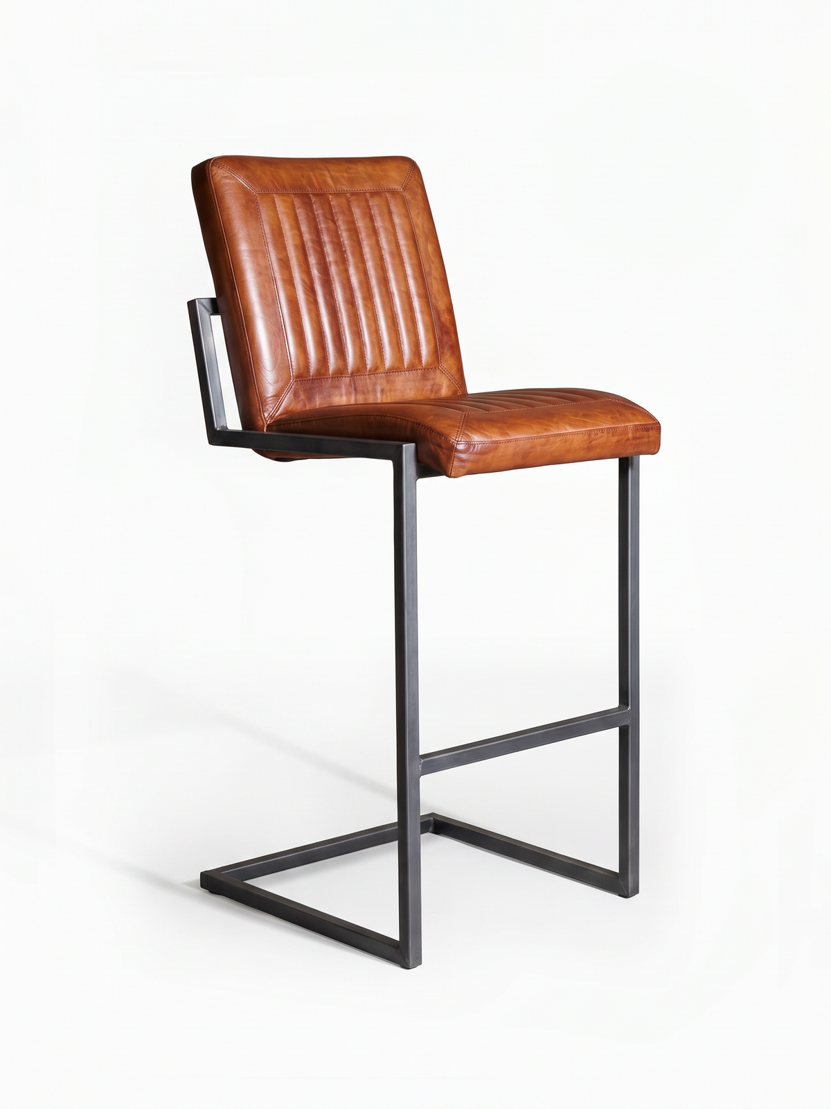 Barhocker „Cadi“ aus Leder in Cognac, Freisteller Vorderansicht