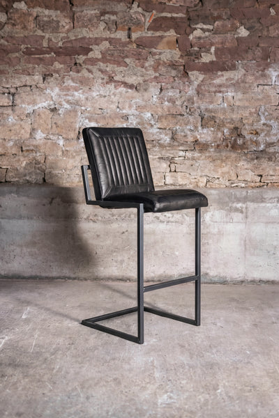Barhocker „Cadi“ aus Leder in Schwarz, Vorderansicht