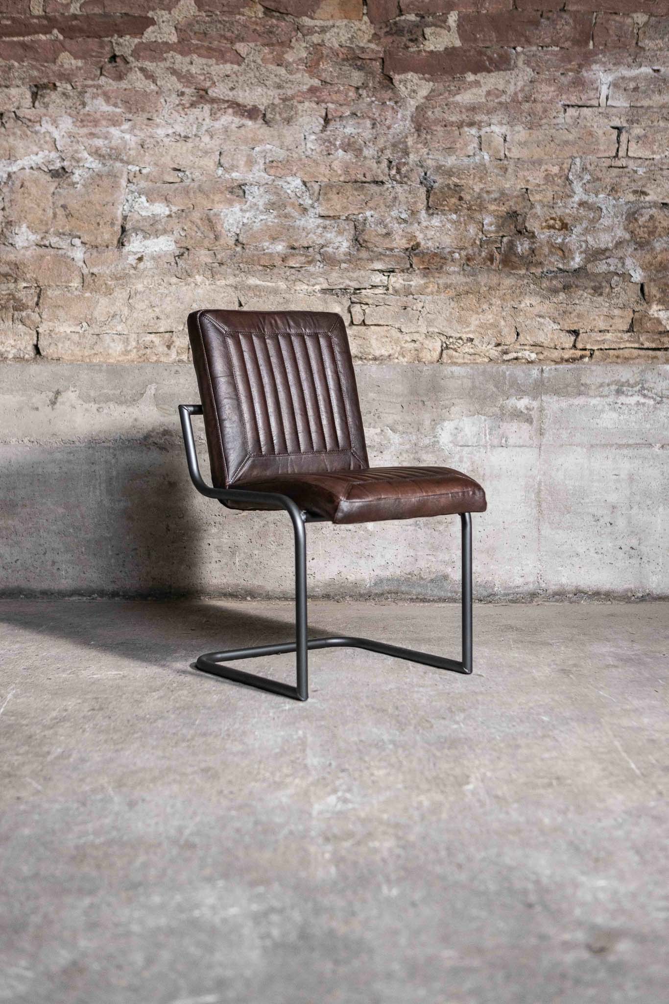 Eleganter Freischwinger Stuhl CADI ohne Armlehne in Braun