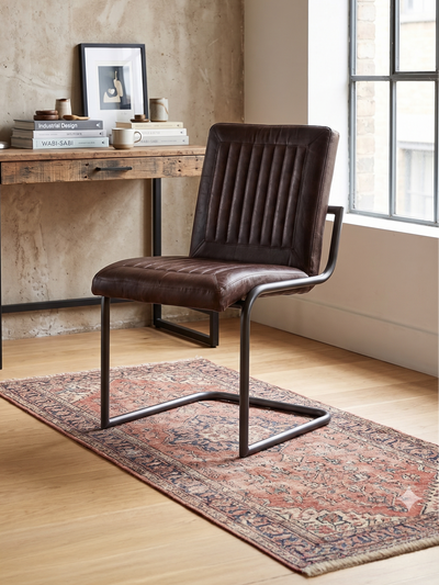 Eleganter Freischwinger Stuhl CADI ohne Armlehne in Braun