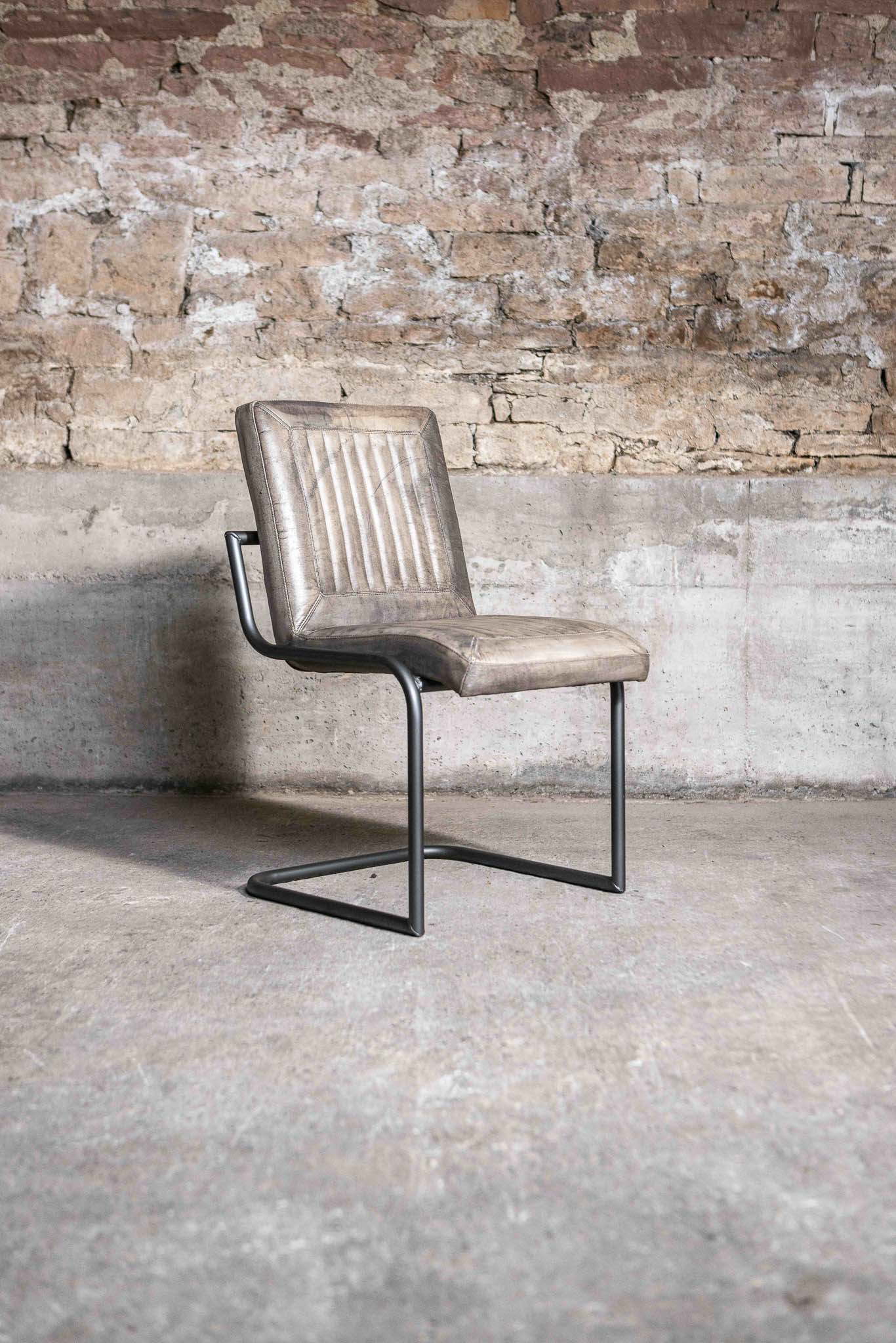 Eleganter Freischwinger Stuhl CADI aus Leder in Grau
