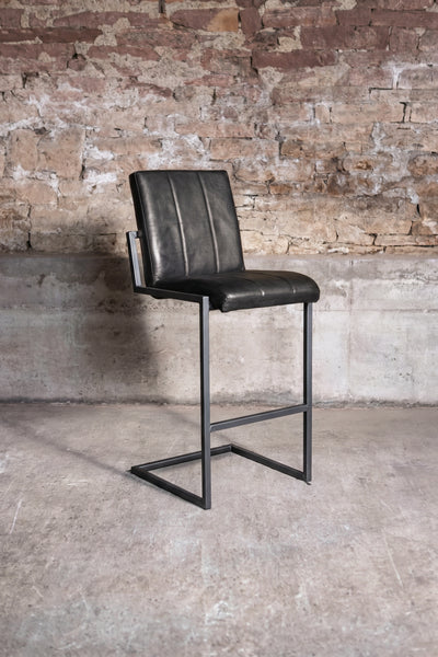 Barhocker „Cooper“ aus Leder in Schwarz, Vorderansicht