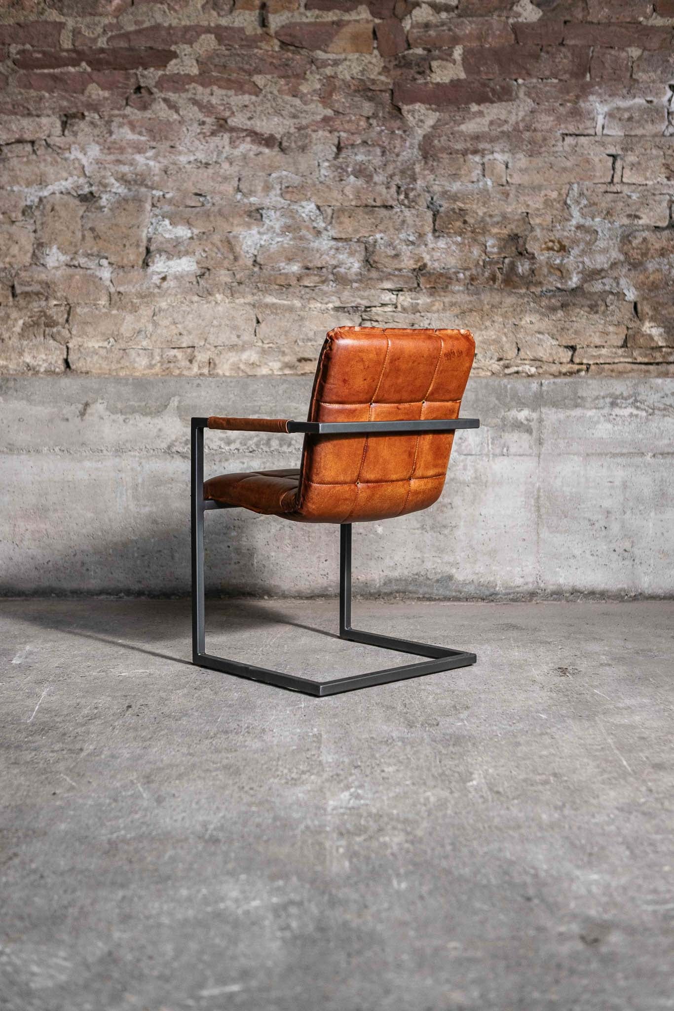 Freischwinger Stuhl GOODMAN aus Leder in Cognac