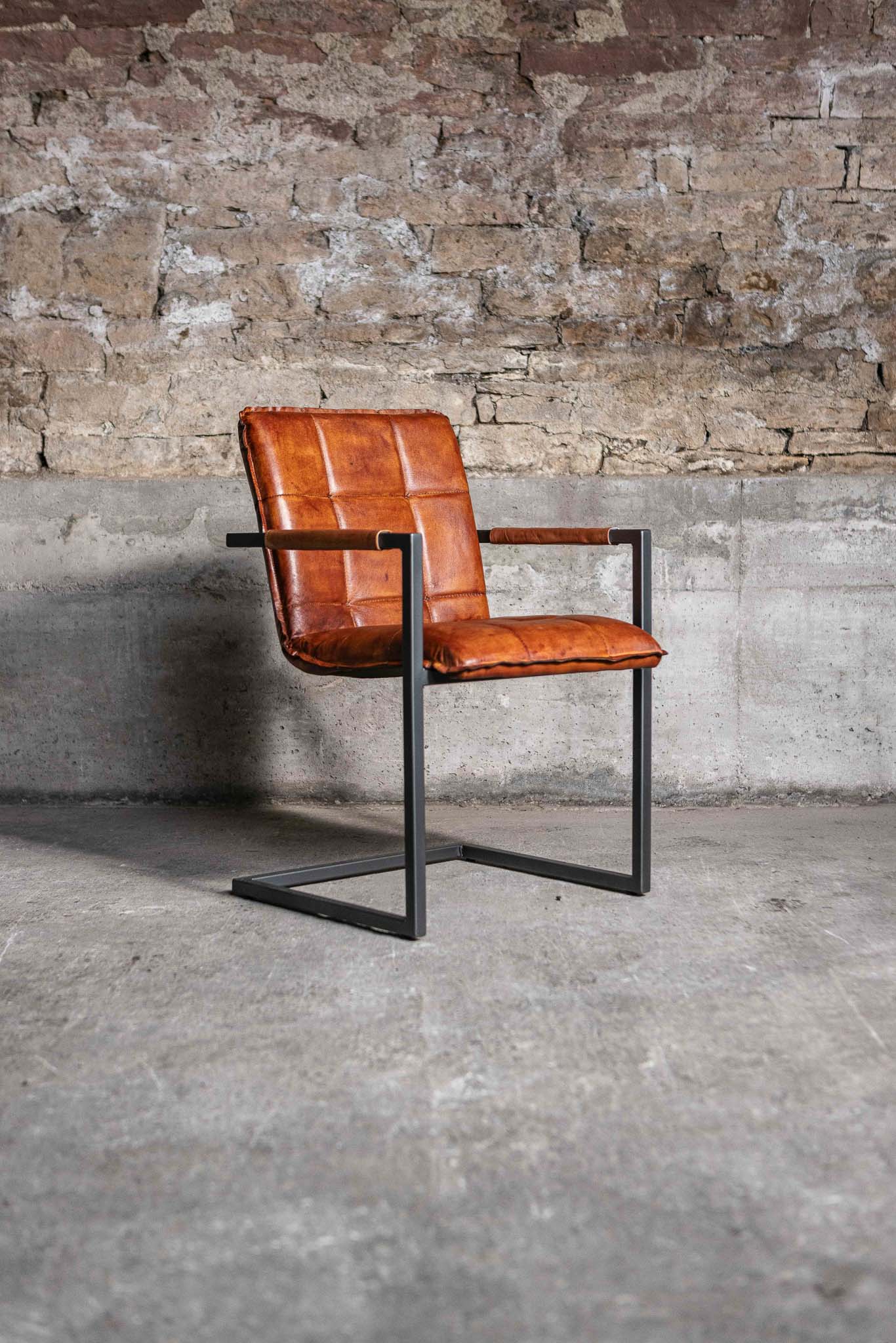 Freischwinger "Goodman" aus echtem Büffelleder in Cognac, Industrial Design
