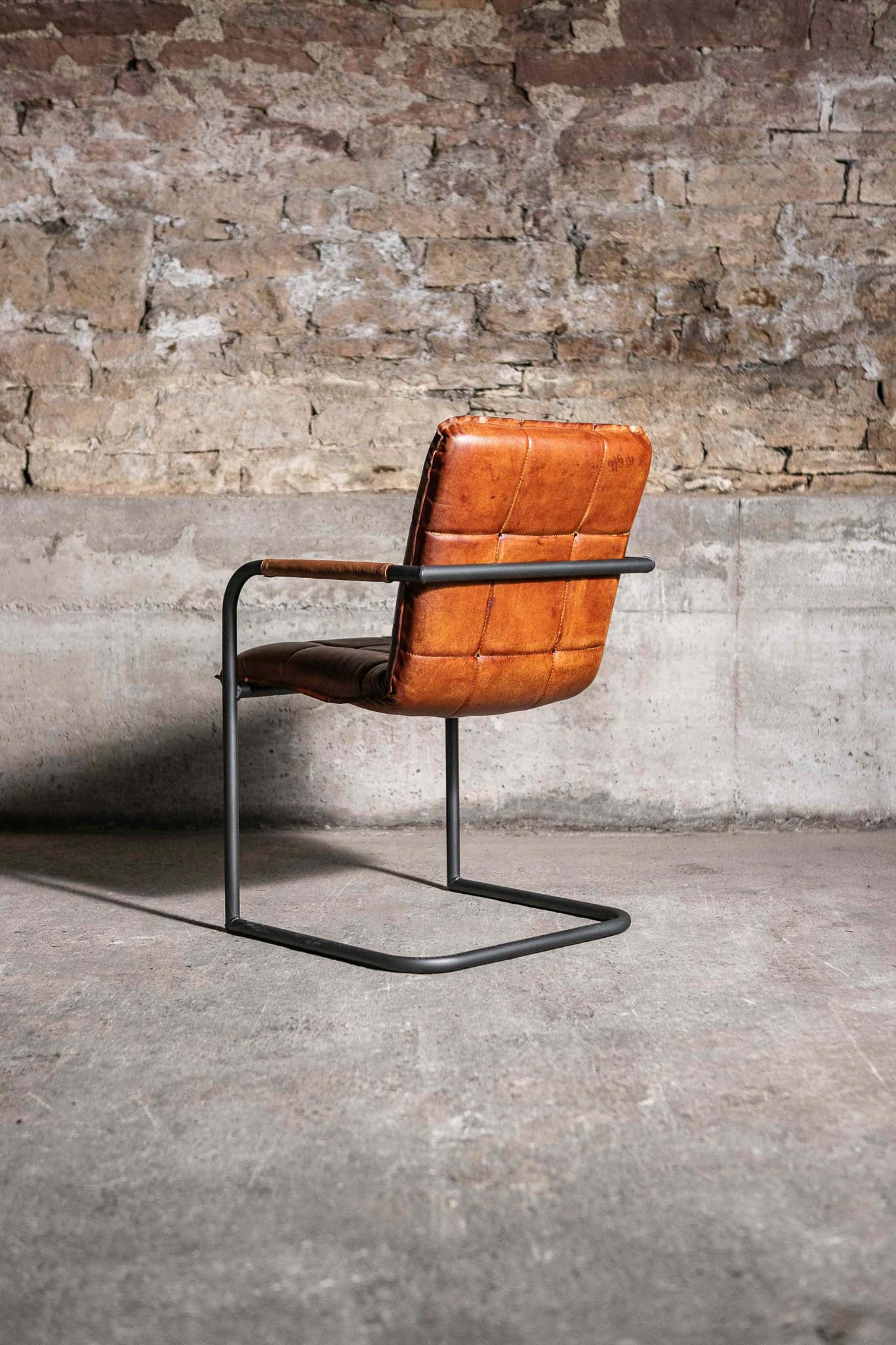 Freischwinger Stuhl GOODMAN aus Leder in Cognac