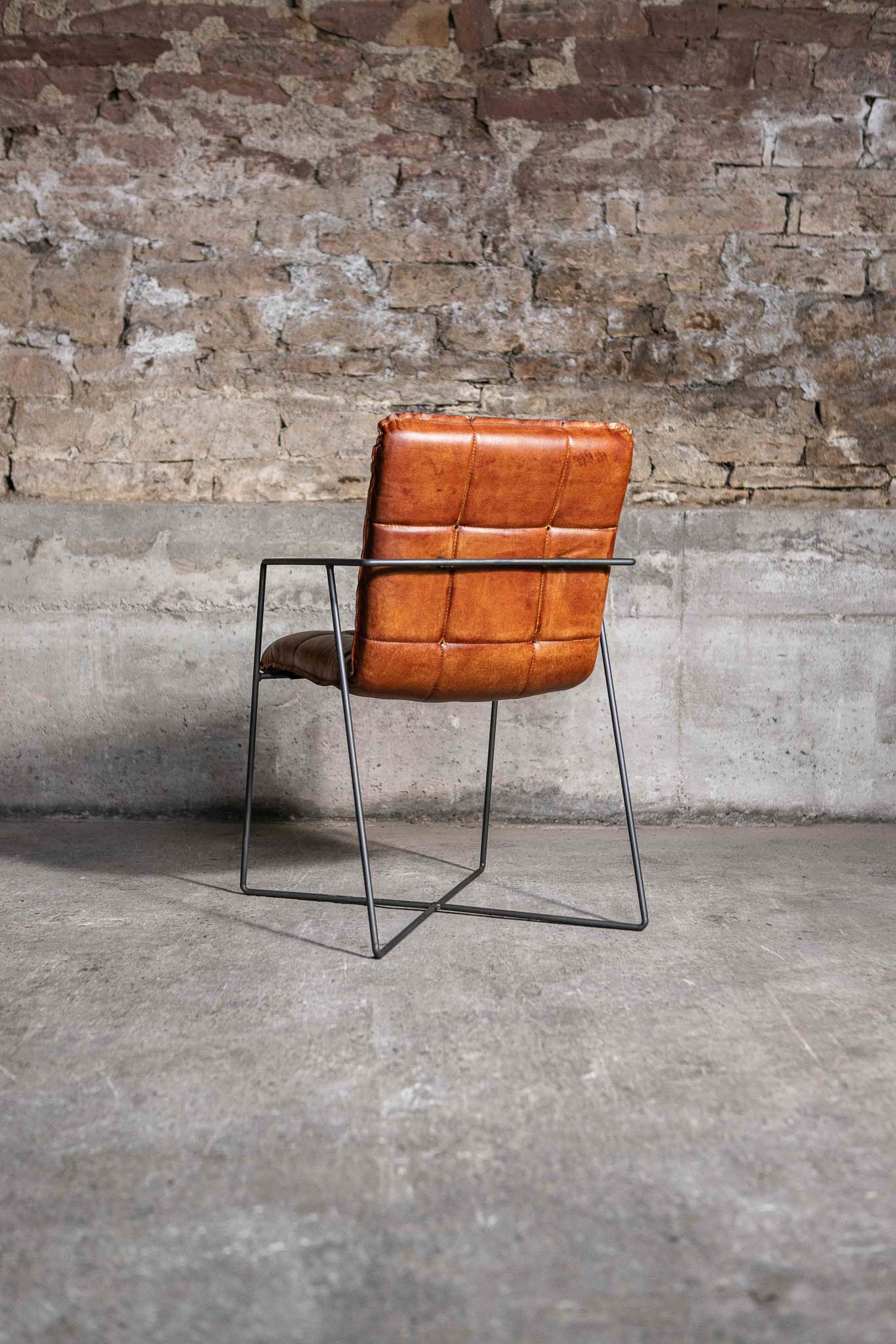 Designstuhl Goodman aus Leder in Cognac