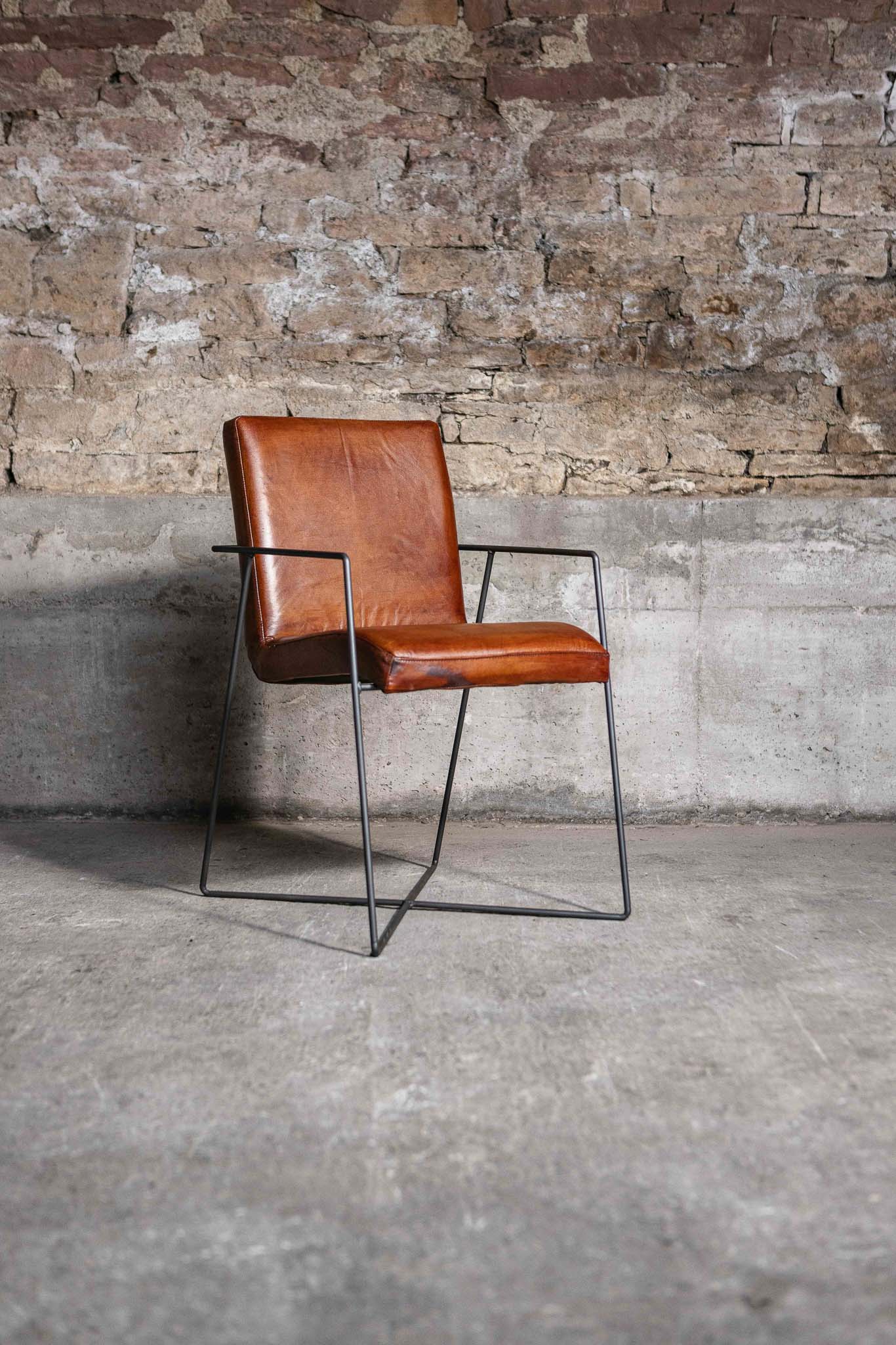 Freischwinger "Jaspar" aus echtem Büffelleder in Cognac, minimalistisch