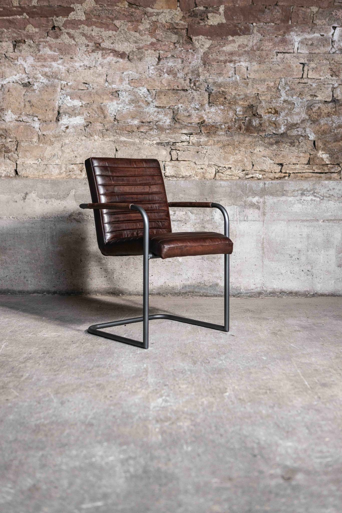 Freischwinger „Sinatra“ aus echtem Büffelleder in Braun, Industrial Design