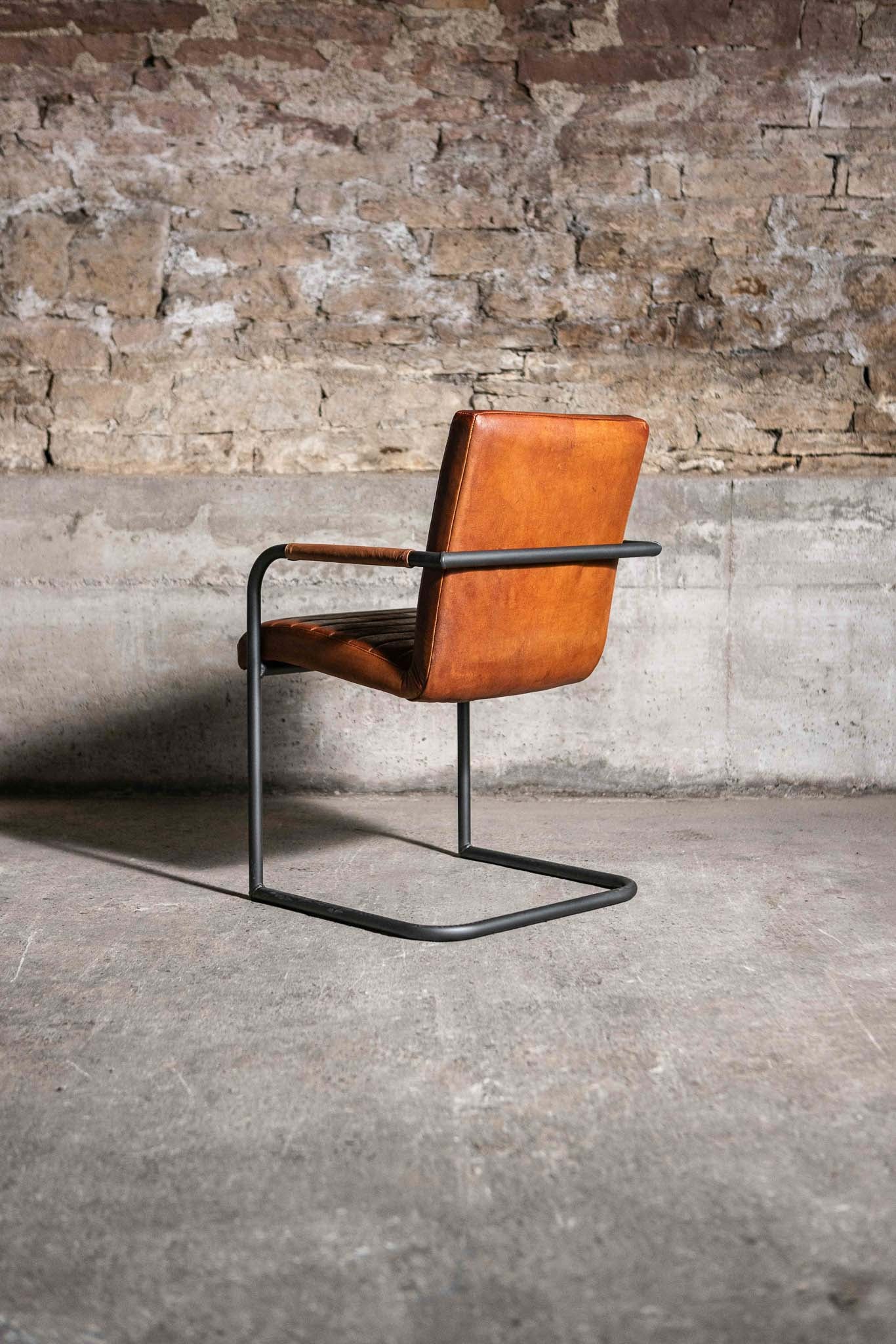 Freischwinger Stuhl SINATRA – Rund – Klassisch Cognac