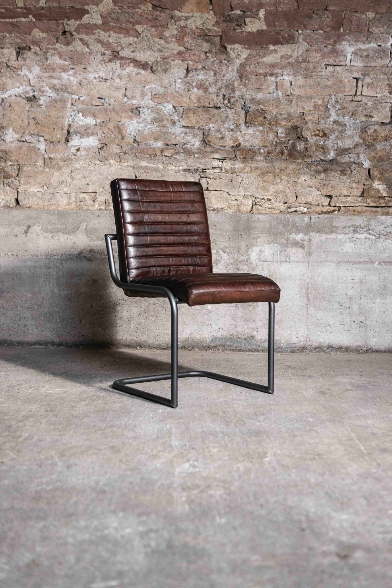 Freischwinger „Sinatra“ aus echtem Büffelleder in Braun, Industrial Design