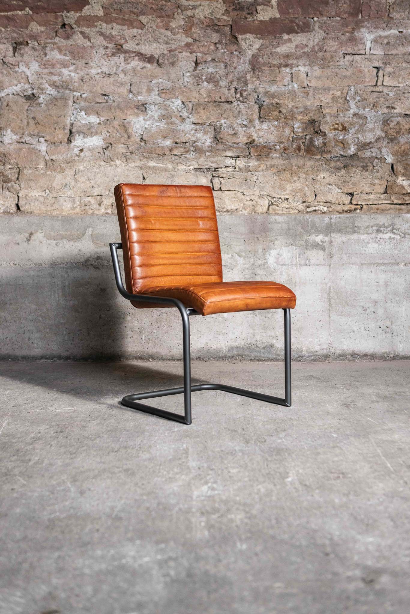 Freischwinger „Sinatra“ aus echtem Büffelleder in Cognac, Industrial Design