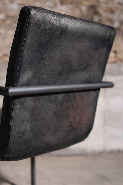 Freischwinger „Sinatra“ ohne Armlehne aus Leder in Schwarz, Detailansicht