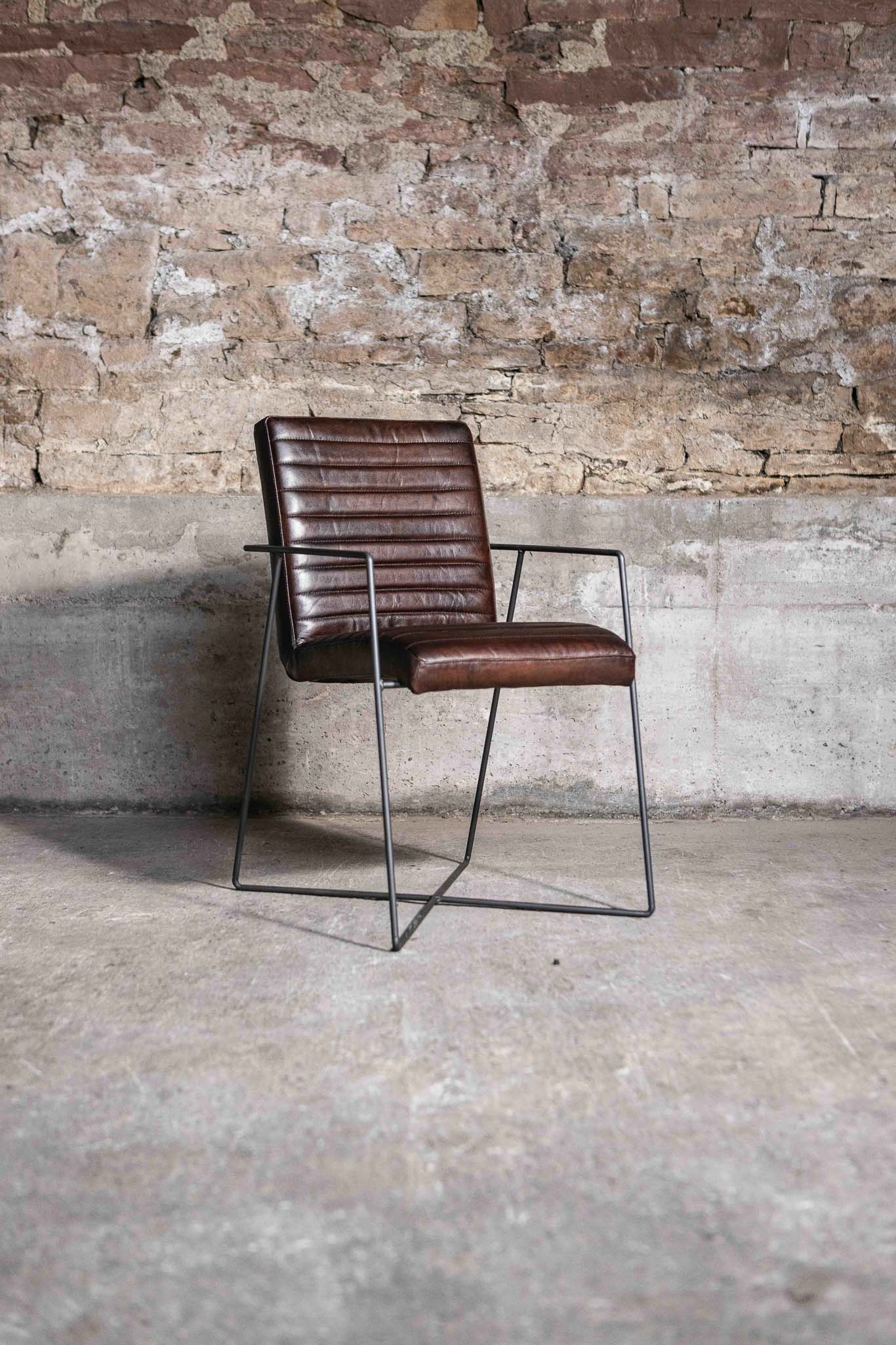 Freischwinger „Sinatra“ aus echtem Büffelleder in Braun, minimalistisches Design
