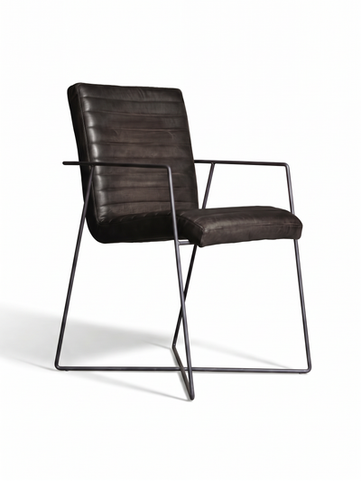 Designstuhl „Sinatra“ aus Büffelleder in Schwarz, Freisteller Vorderansicht