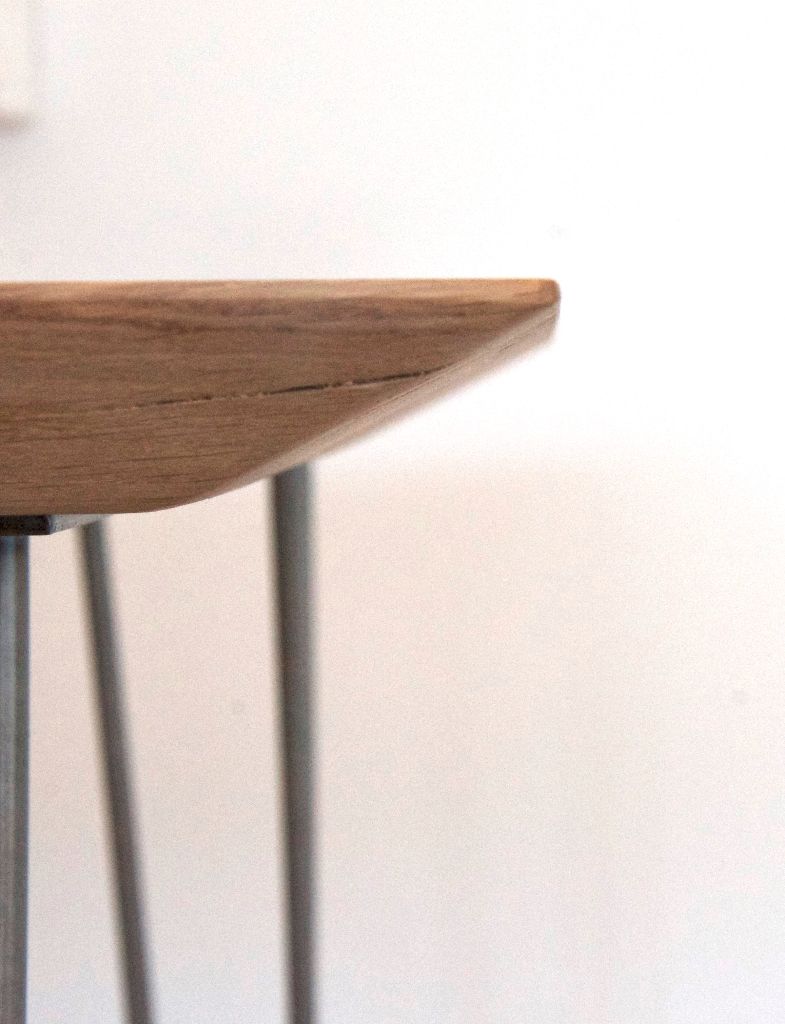 Tisch Aus Eiche Mit Hairpin Legs Und Schweizer Kante Livior Mobel Im Industrie Design